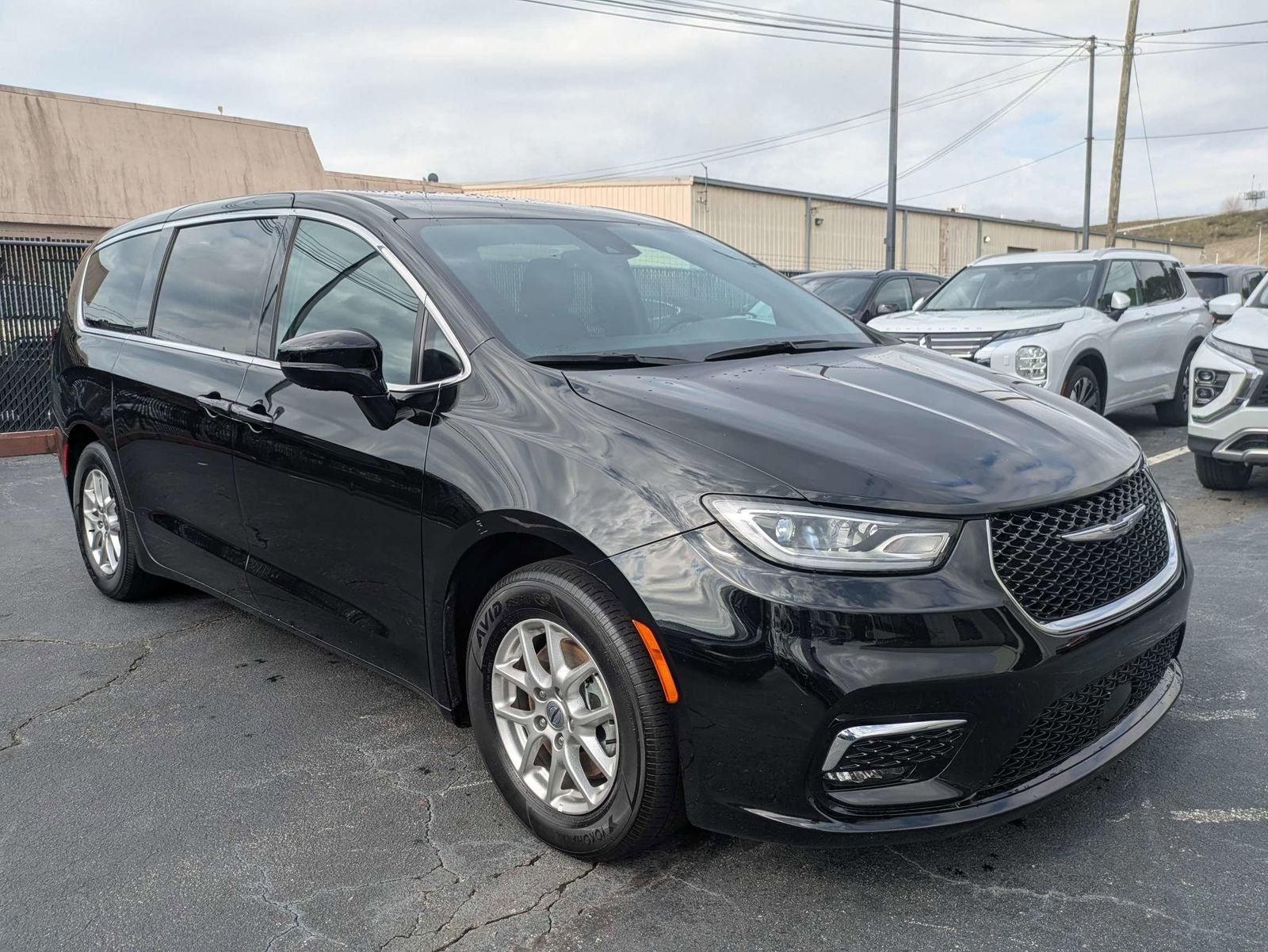 2025 Chrysler Pacifica Select