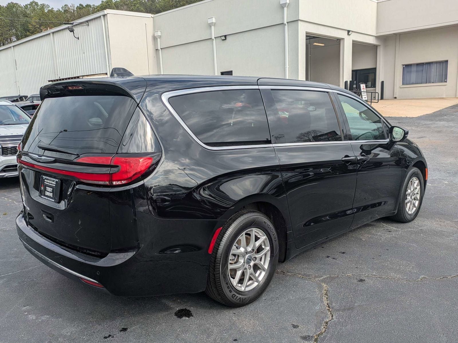 2025 Chrysler Pacifica Select
