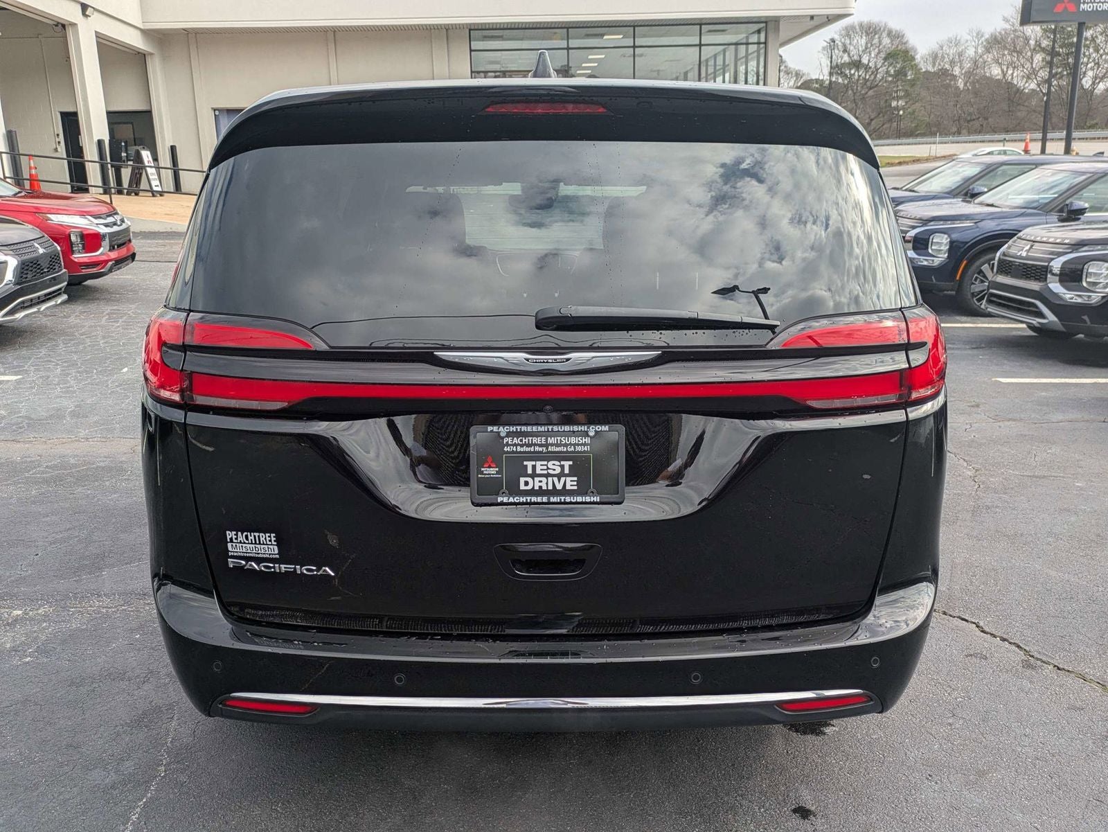 2025 Chrysler Pacifica Select
