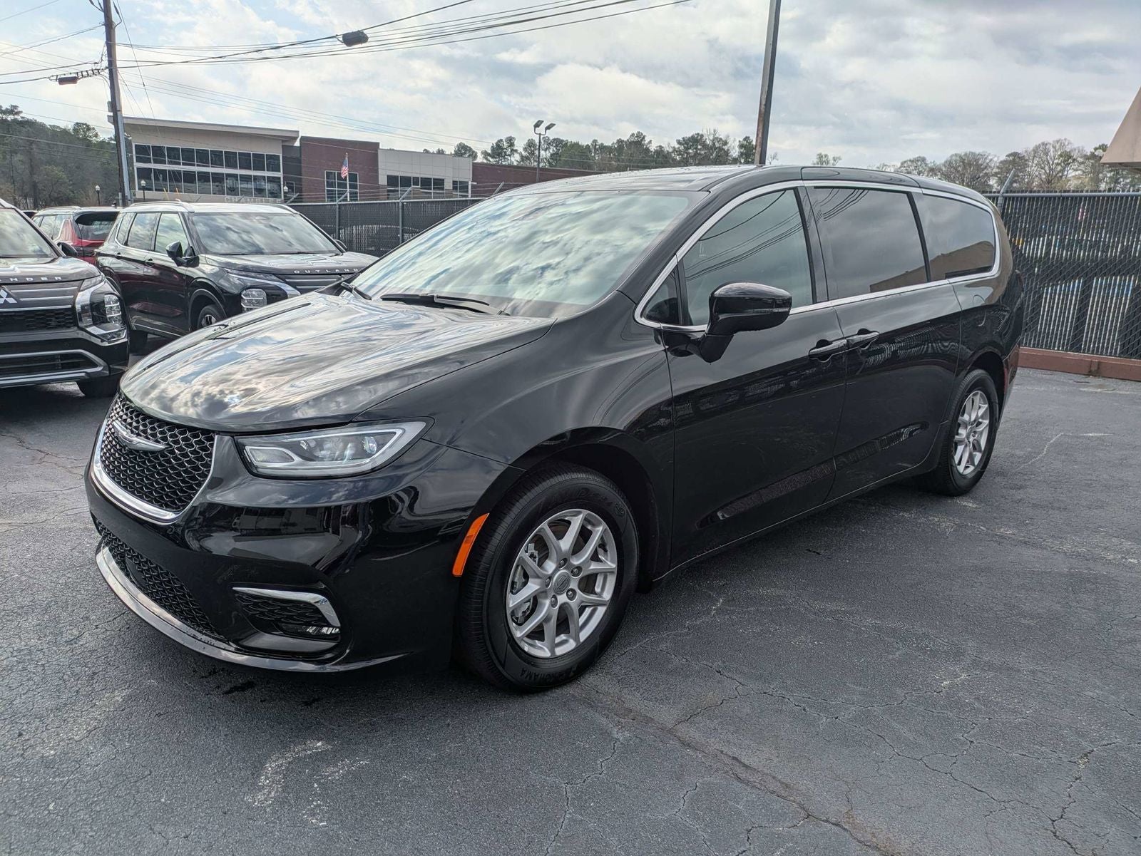 2025 Chrysler Pacifica Select