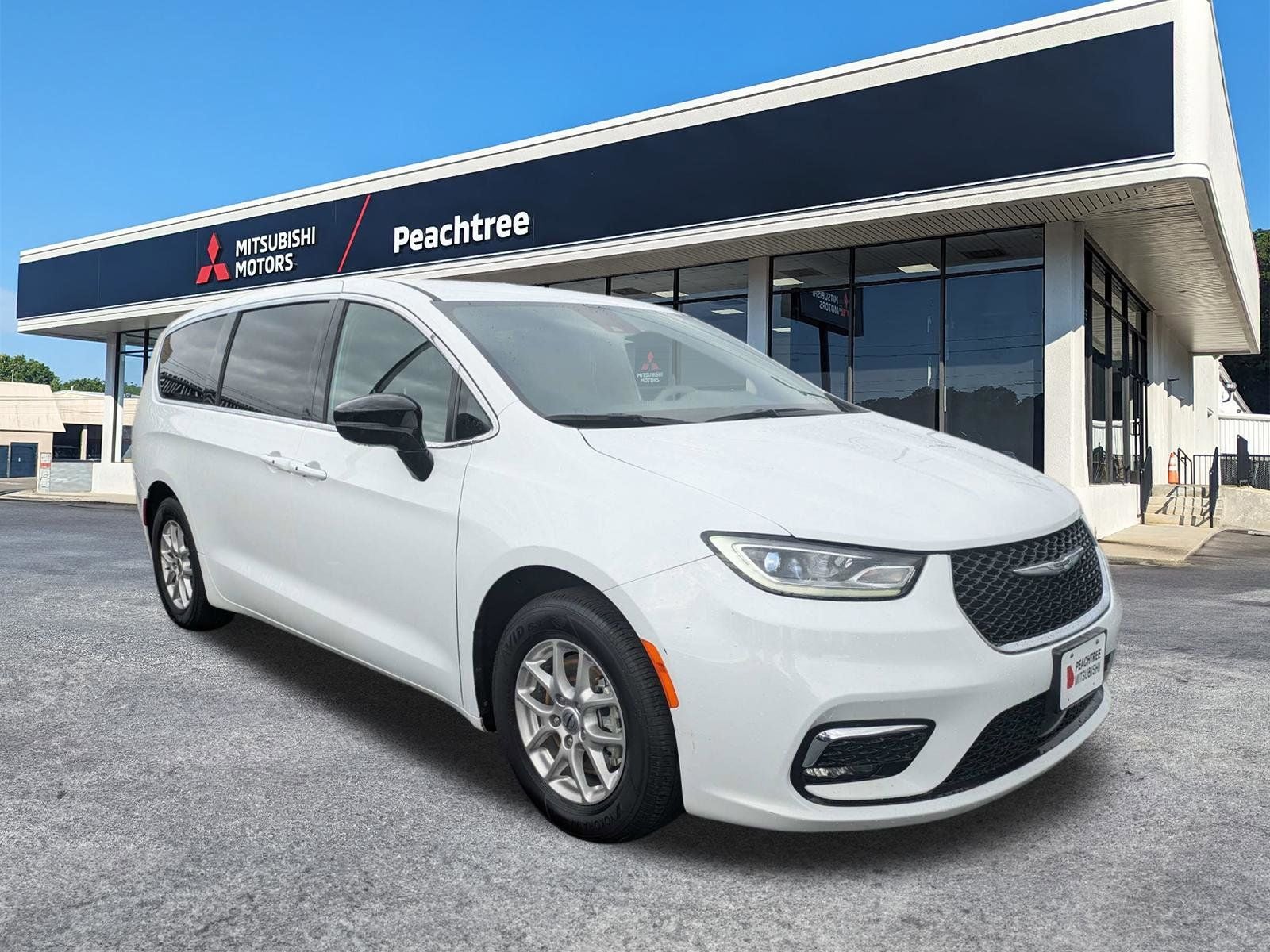 2025 Chrysler Pacifica Select