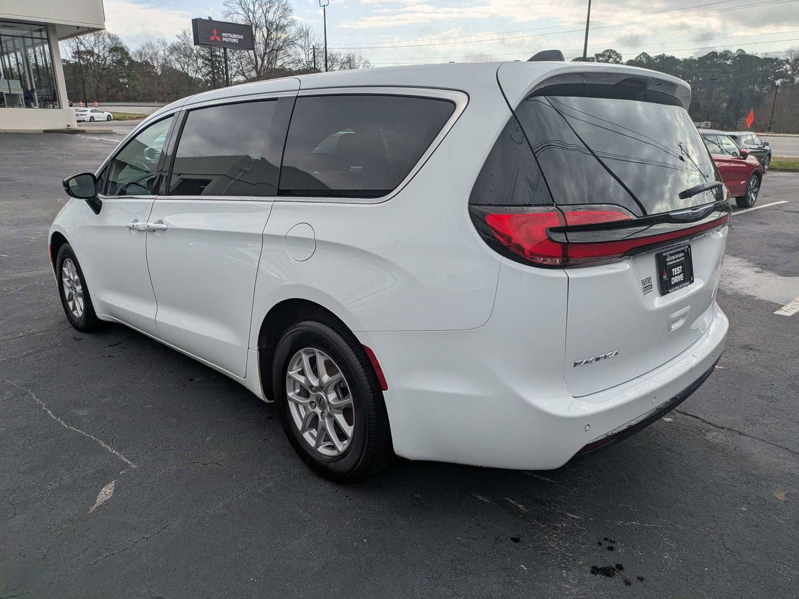 2025 Chrysler Pacifica Select
