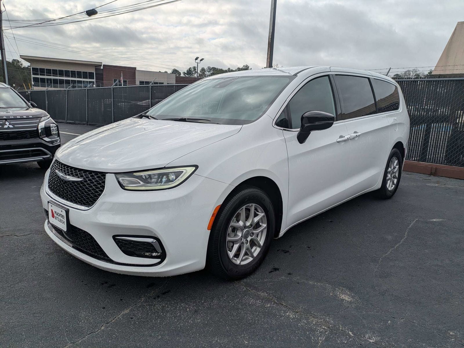 2025 Chrysler Pacifica Select