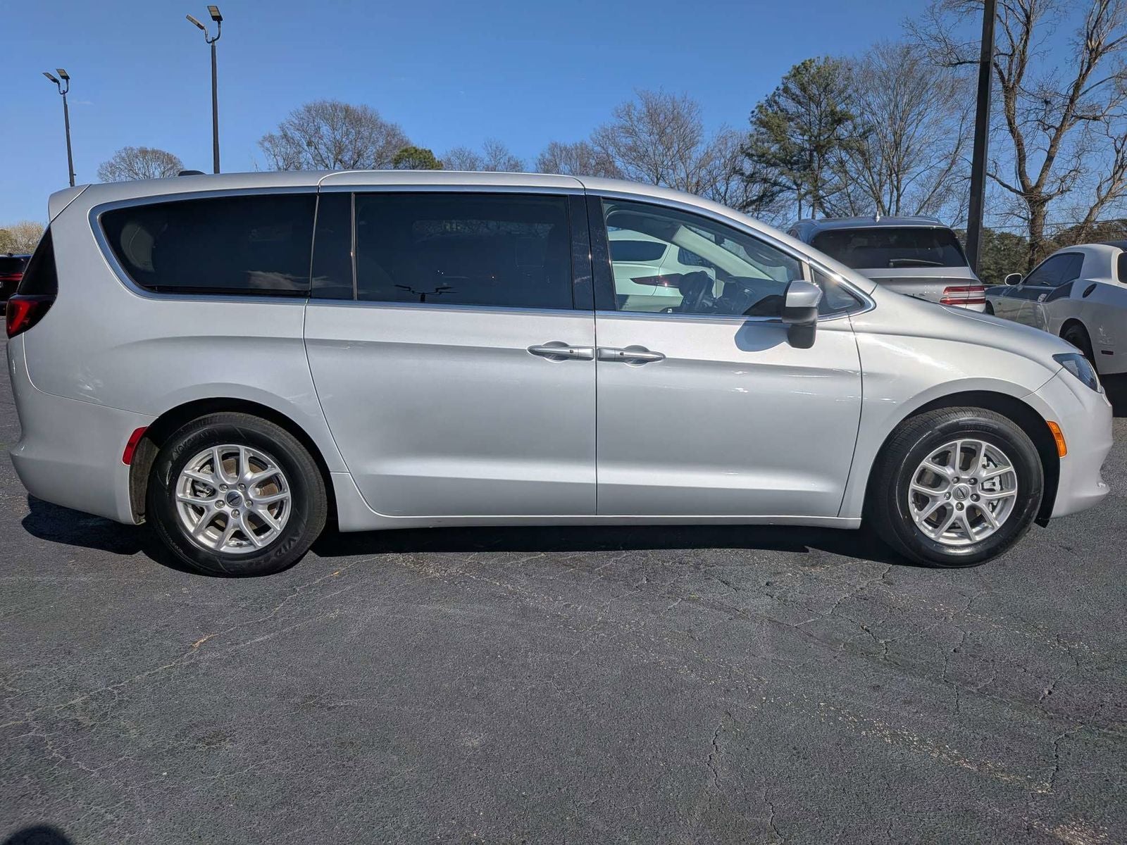 2023 Chrysler Voyager LX
