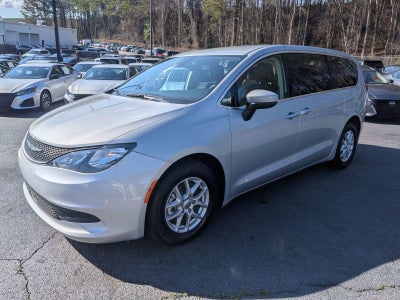 2023 Chrysler Voyager LX
