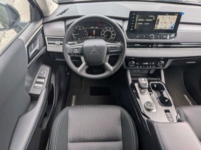 2026 Mitsubishi Outlander ES