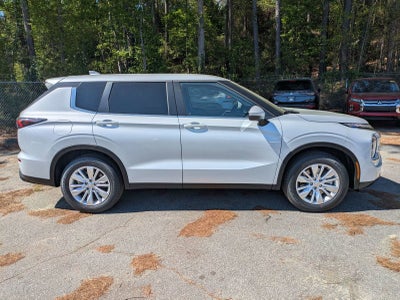 2026 Mitsubishi Outlander ES