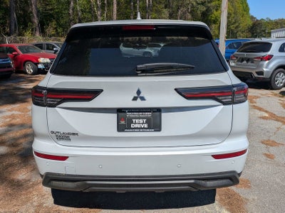 2026 Mitsubishi Outlander ES