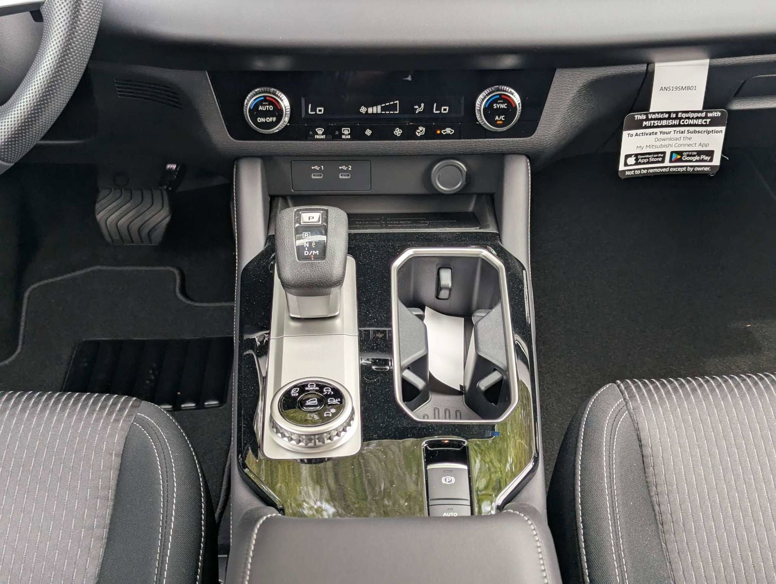 2026 Mitsubishi Outlander ES