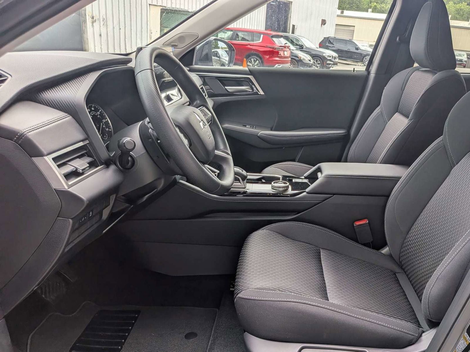2026 Mitsubishi Outlander ES