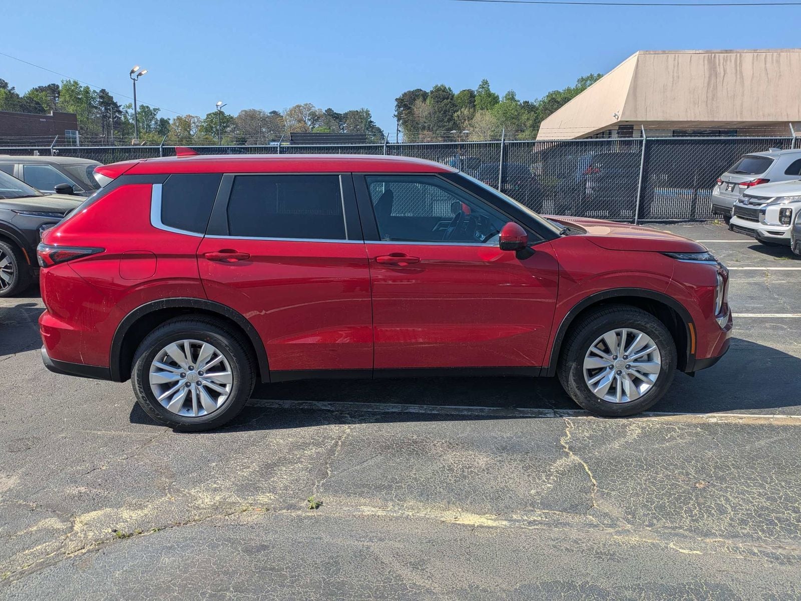 2026 Mitsubishi Outlander ES