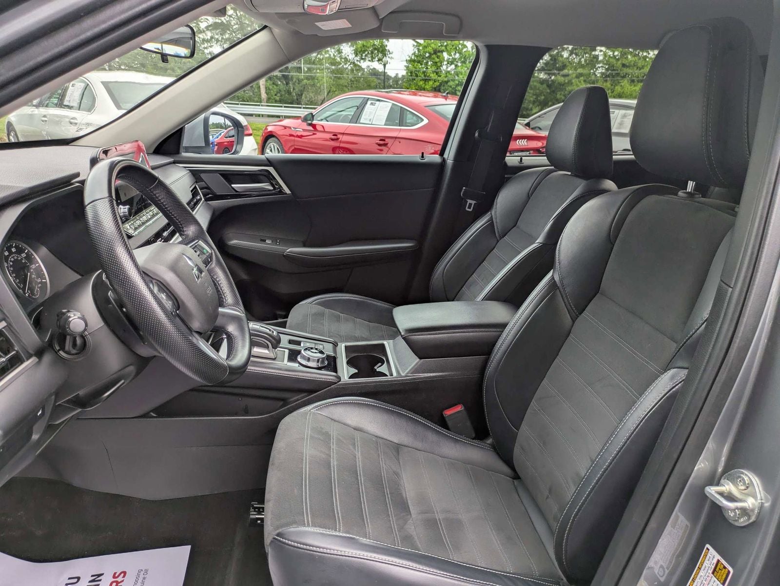 2024 Mitsubishi Outlander SE