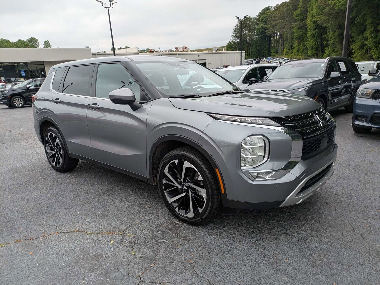 2024 Mitsubishi Outlander SE
