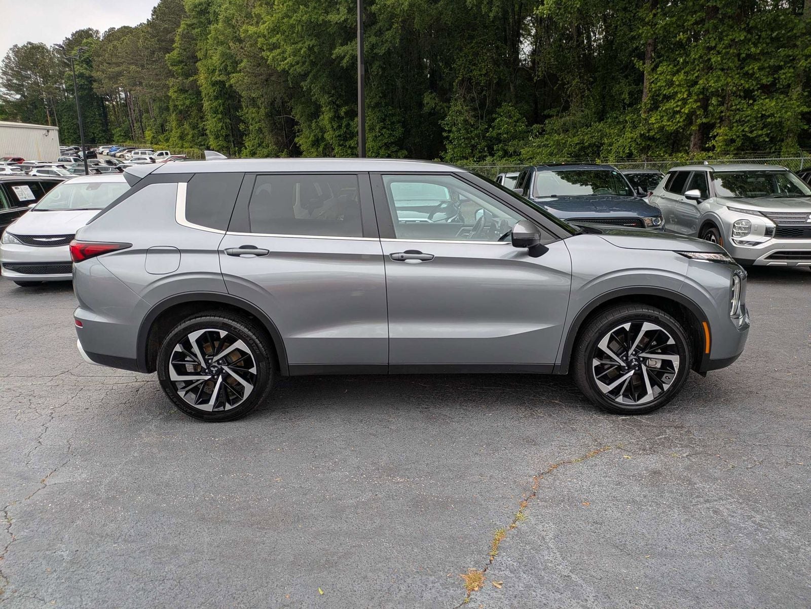 2024 Mitsubishi Outlander SE