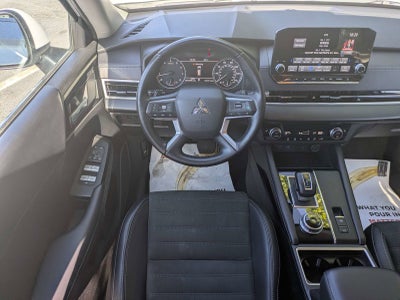 2024 Mitsubishi Outlander SE