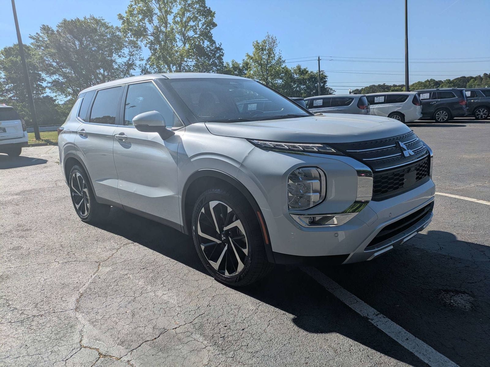 2024 Mitsubishi Outlander SE