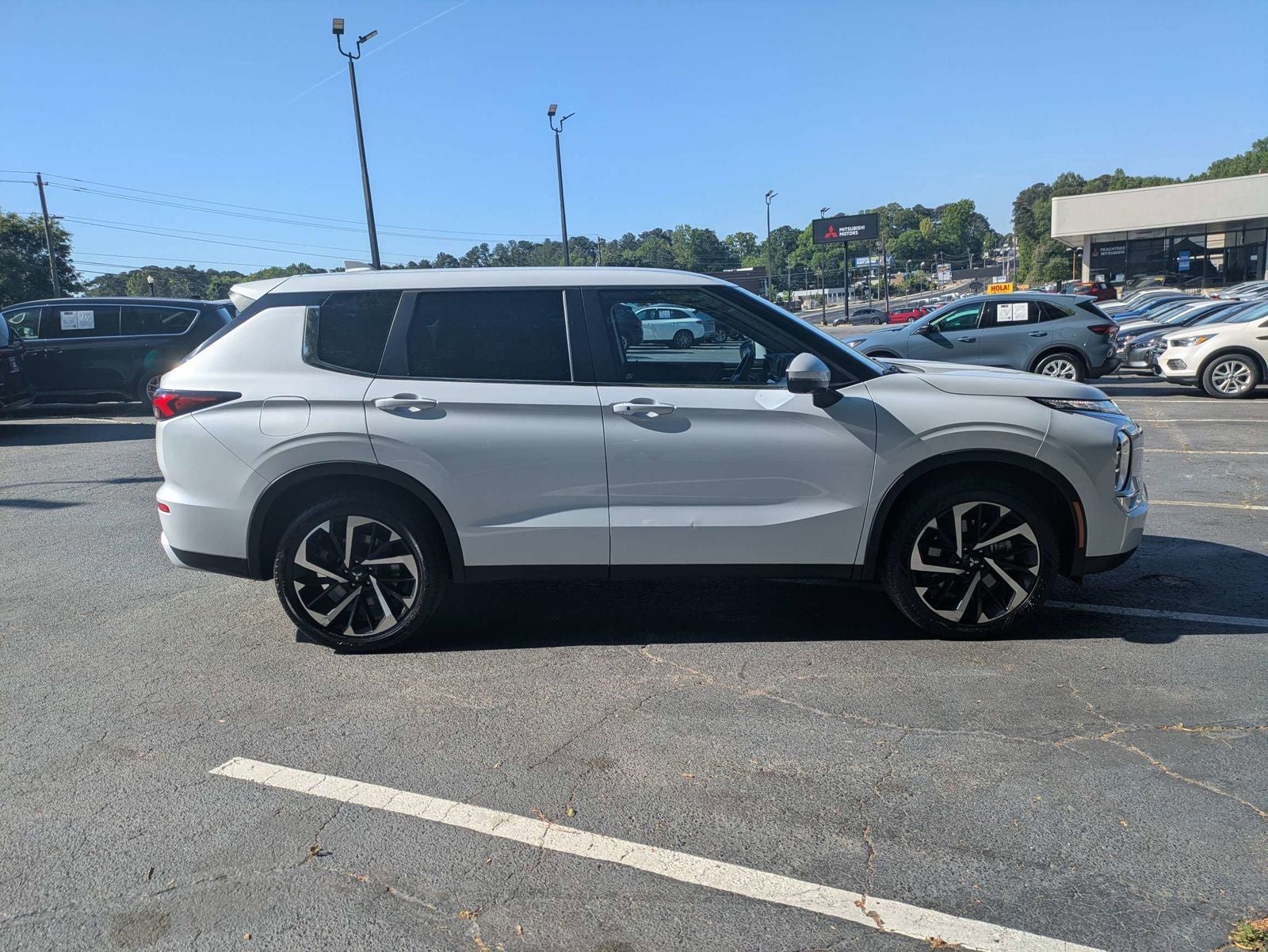 2024 Mitsubishi Outlander SE