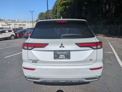 2024 Mitsubishi Outlander SE