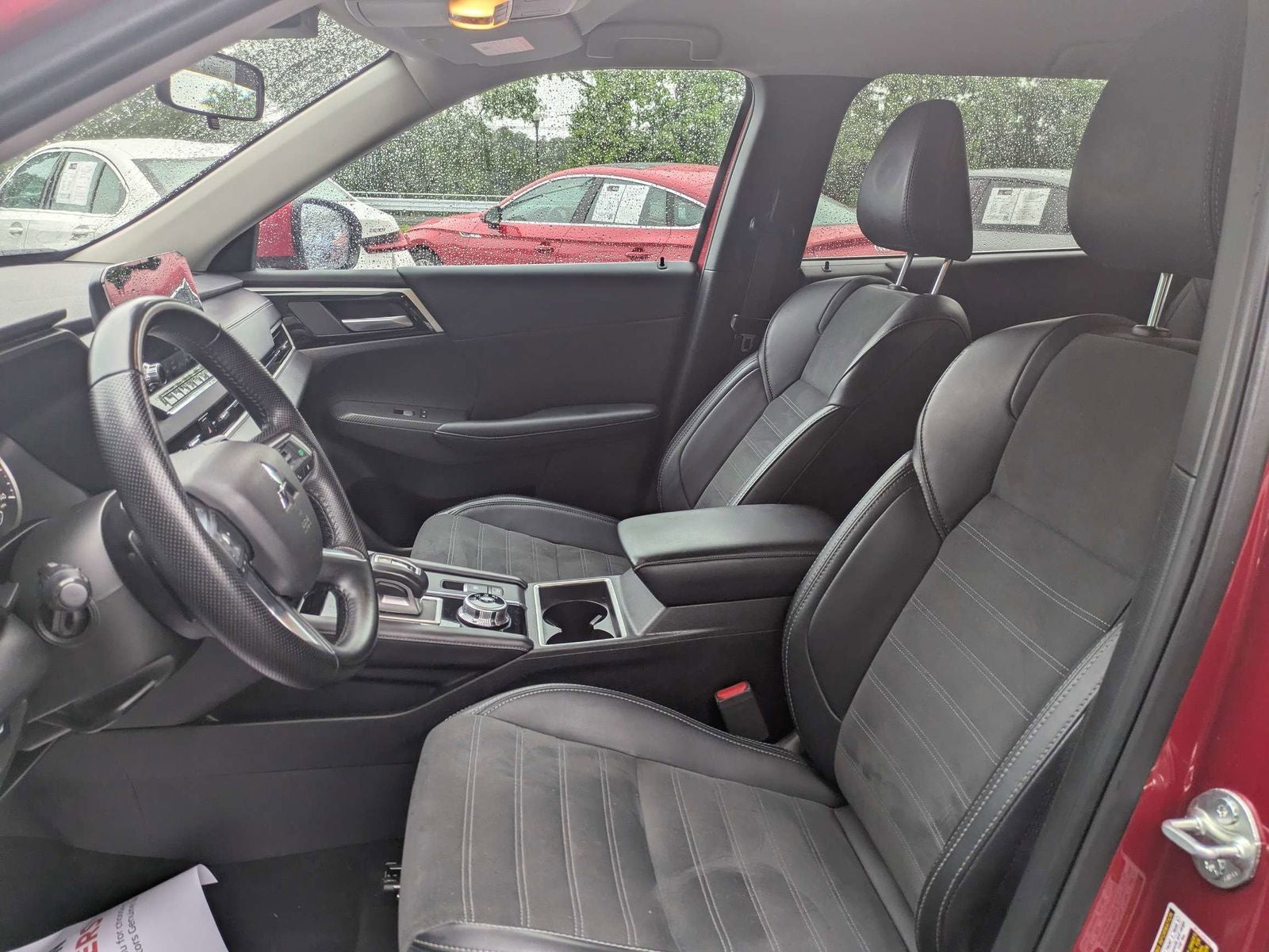 2024 Mitsubishi Outlander SE