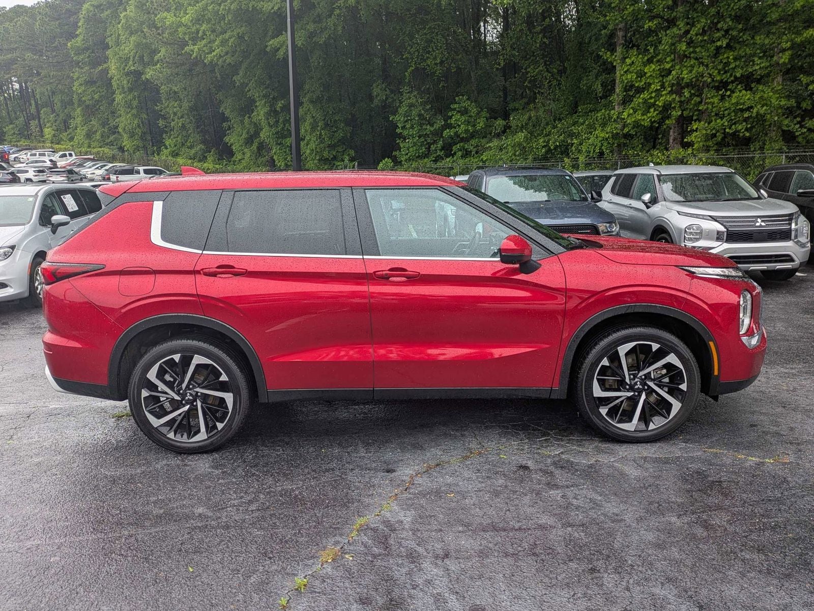 2024 Mitsubishi Outlander SE