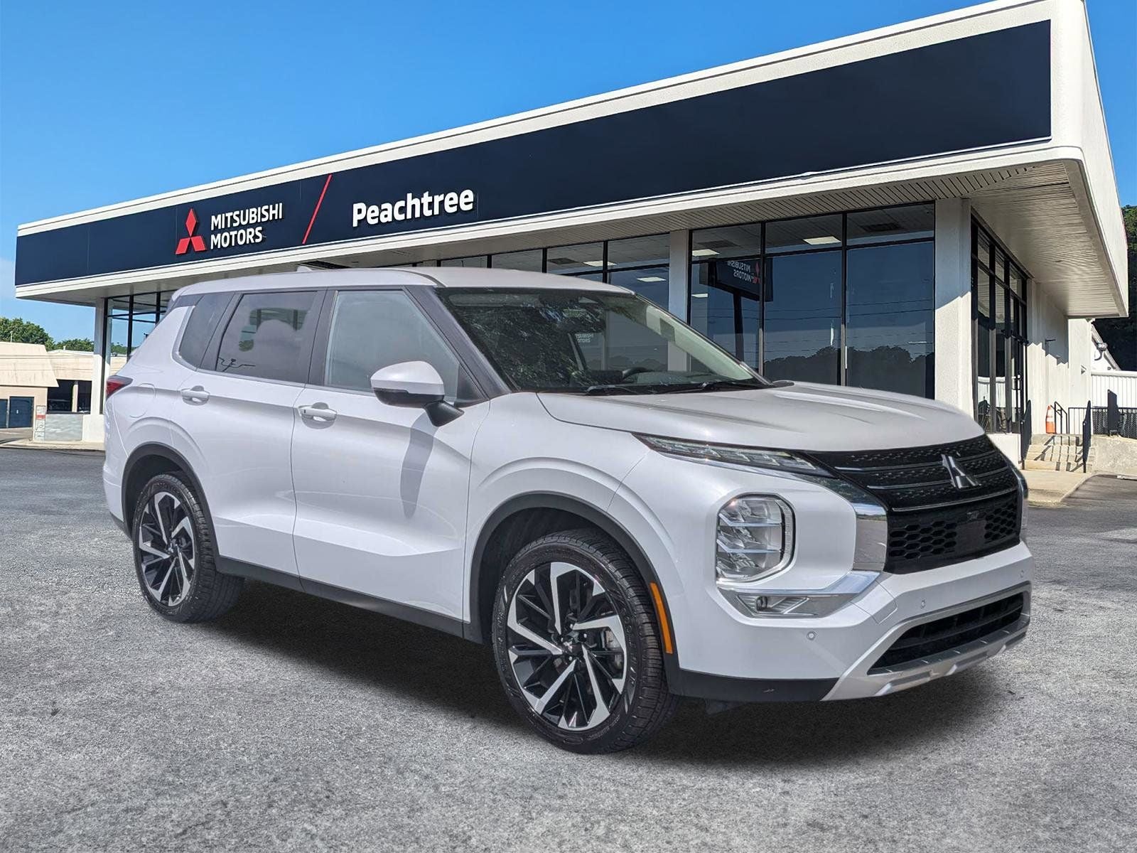 2024 Mitsubishi Outlander SE 2WD's photo