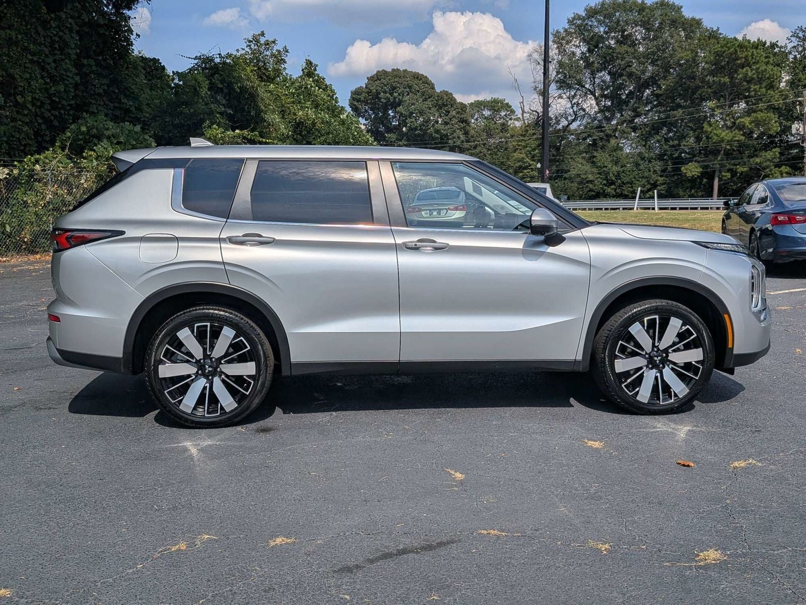 2025 Mitsubishi Outlander SE