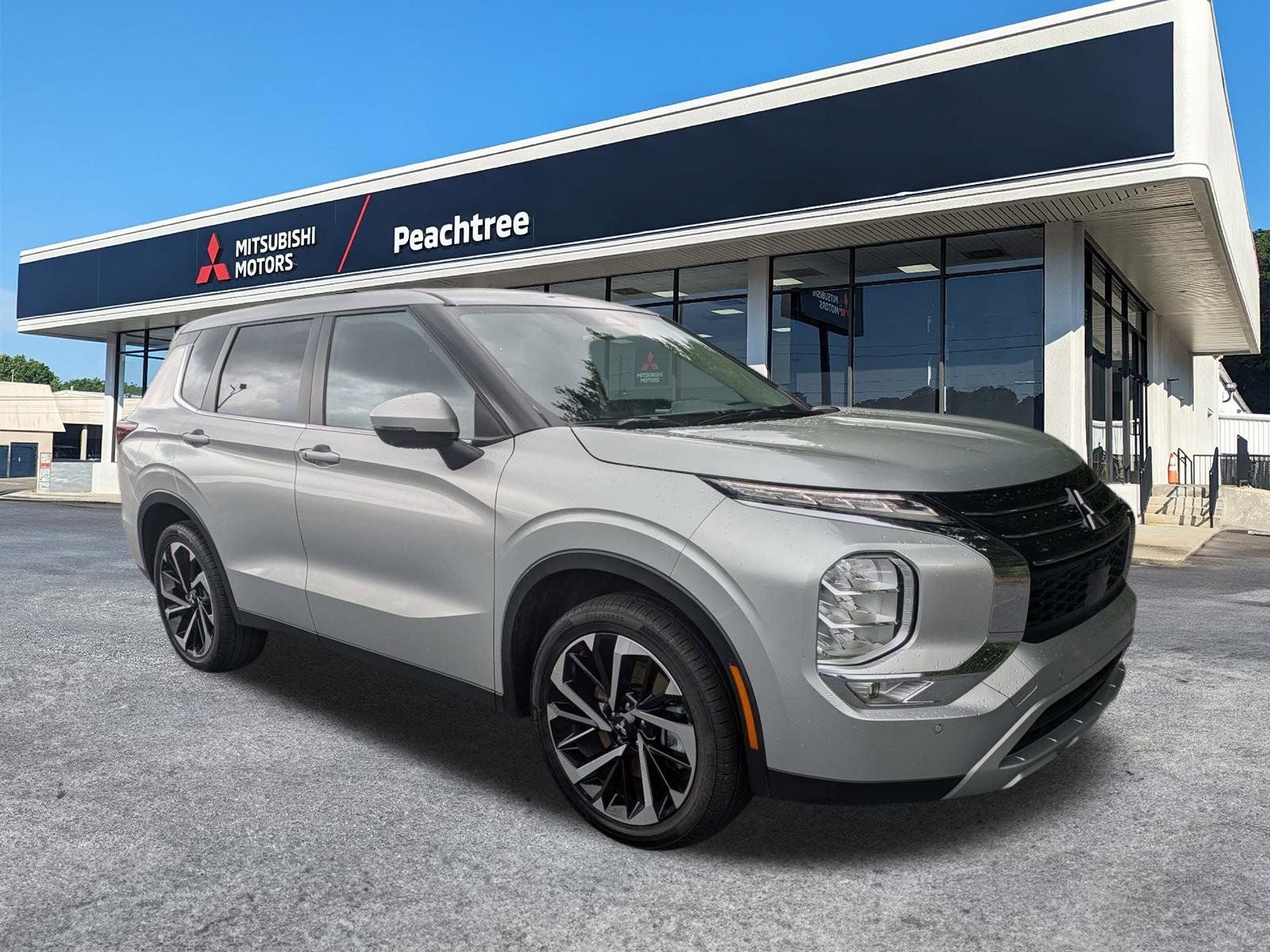 2024 Mitsubishi Outlander SE 2WD's photo