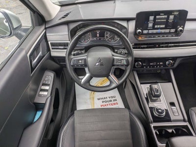 2024 Mitsubishi Outlander SE