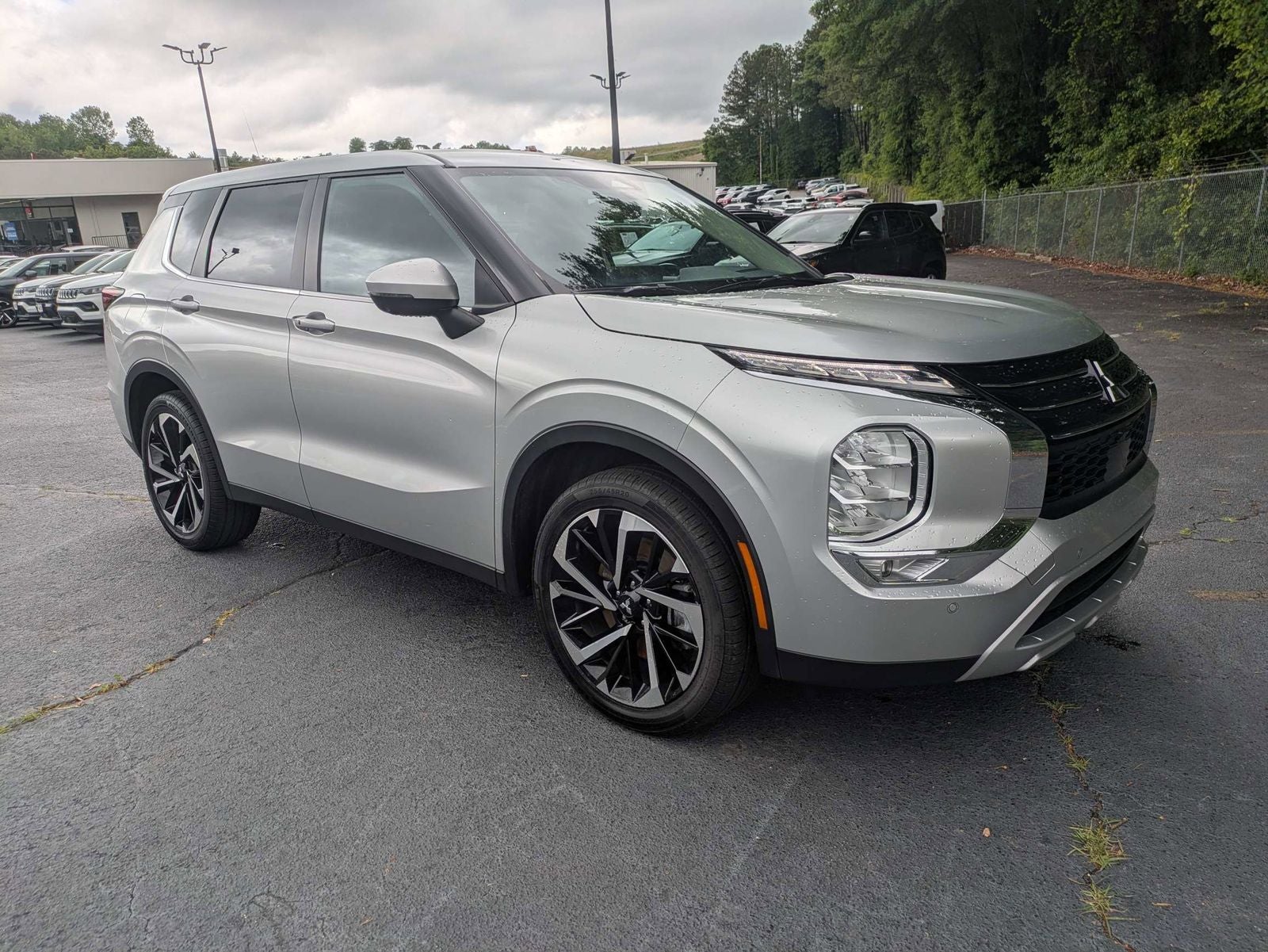 2024 Mitsubishi Outlander SE