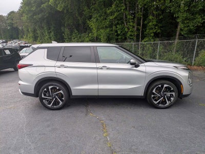 2024 Mitsubishi Outlander SE