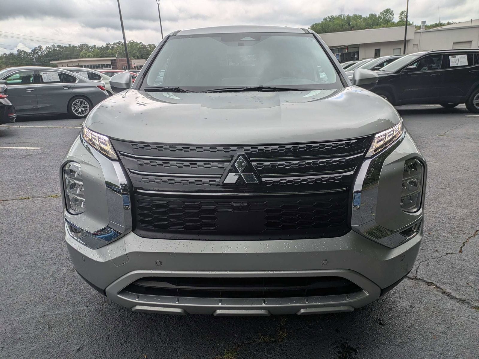 2024 Mitsubishi Outlander SE