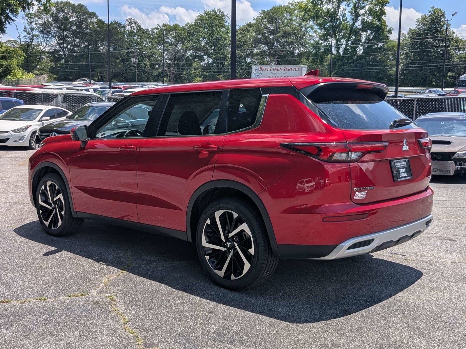 2024 Mitsubishi Outlander SE