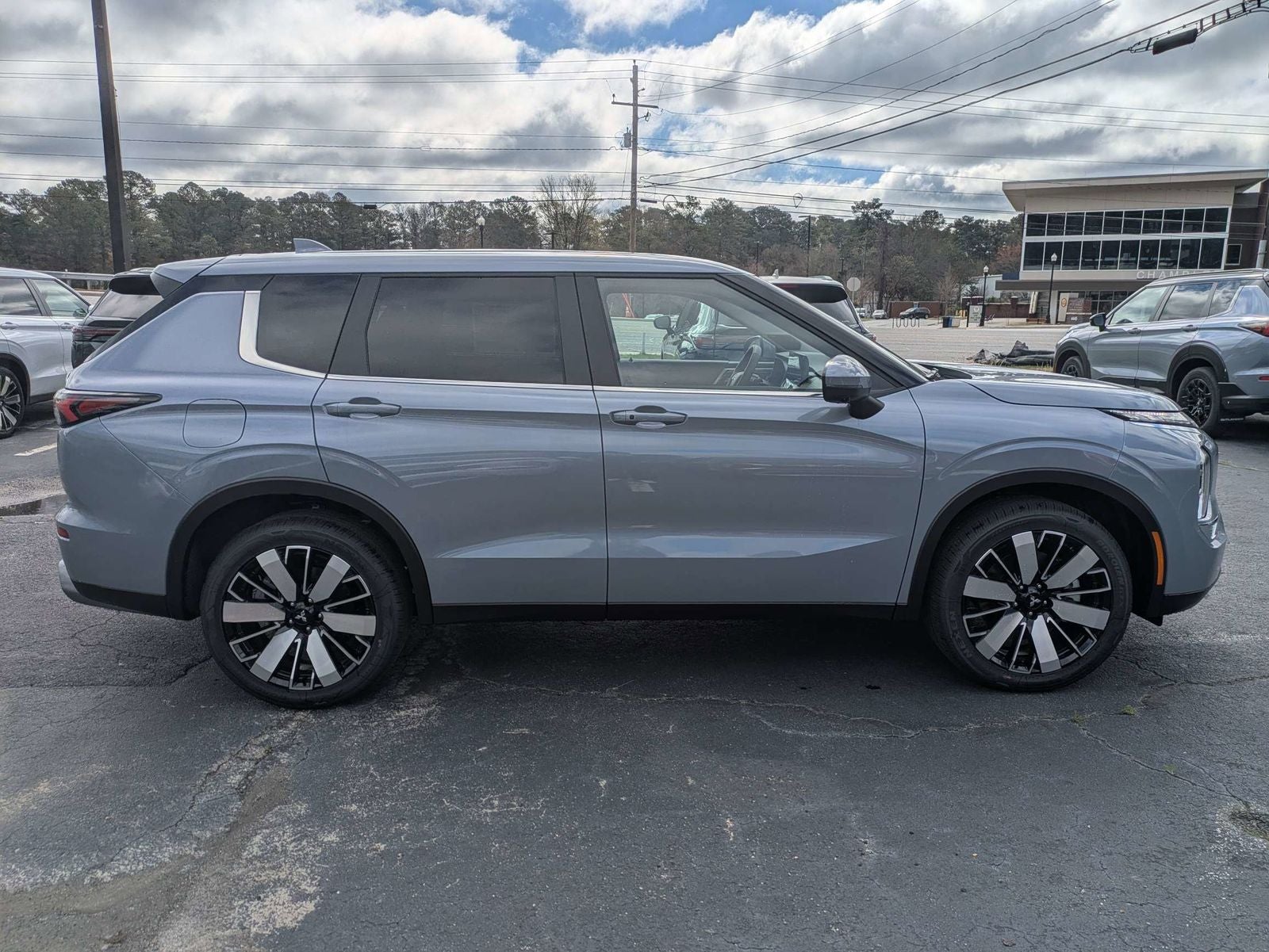 2026 Mitsubishi Outlander SE