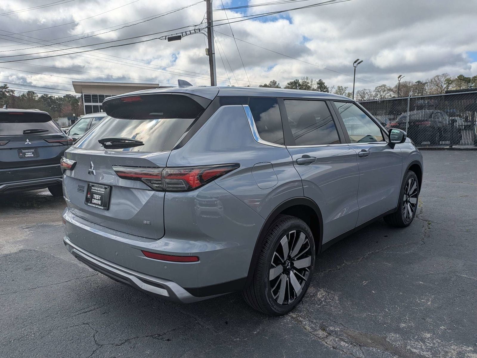 2026 Mitsubishi Outlander SE