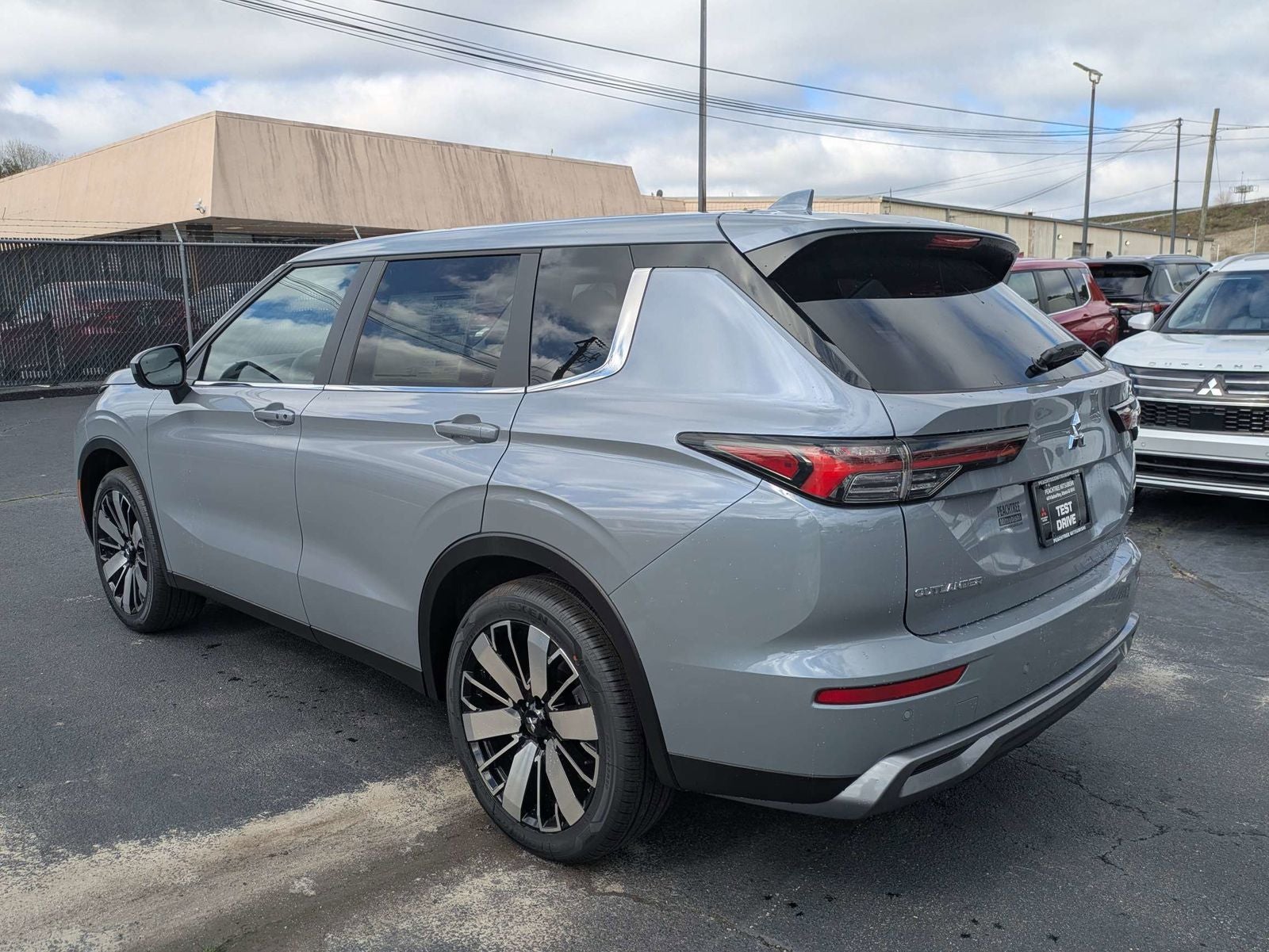 2026 Mitsubishi Outlander SE