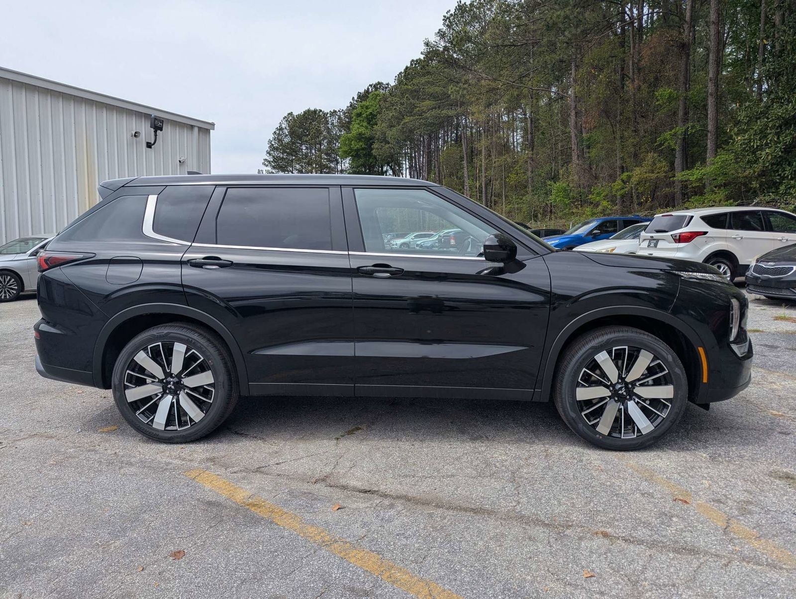 2026 Mitsubishi Outlander SE
