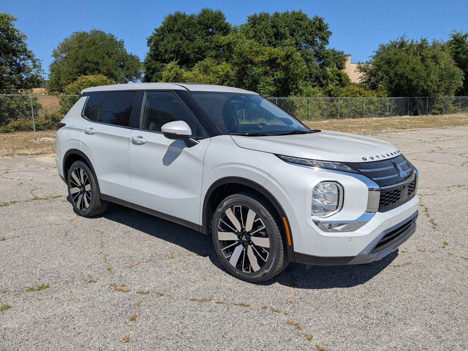 2026 Mitsubishi Outlander Base
