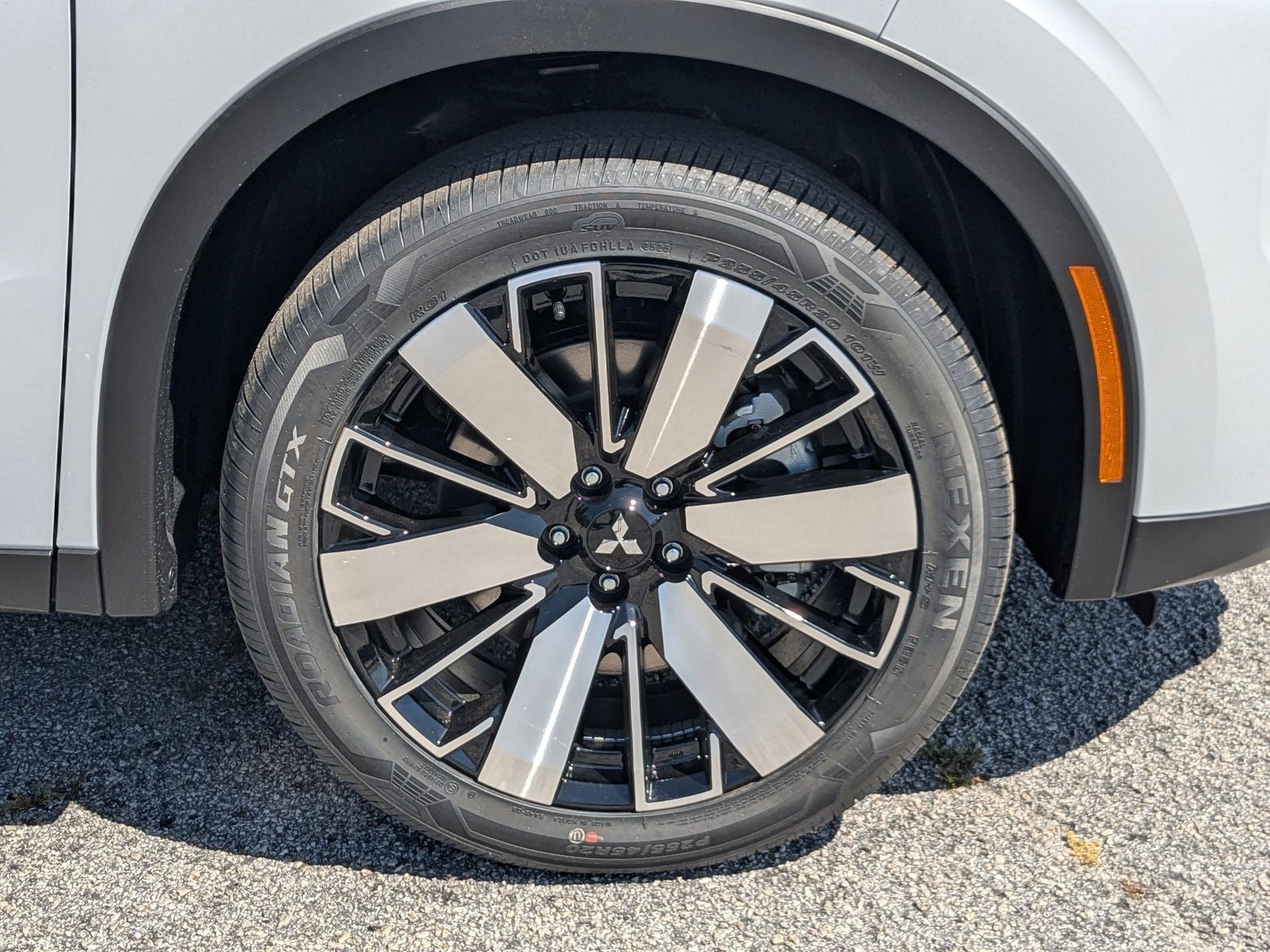 2026 Mitsubishi Outlander Base