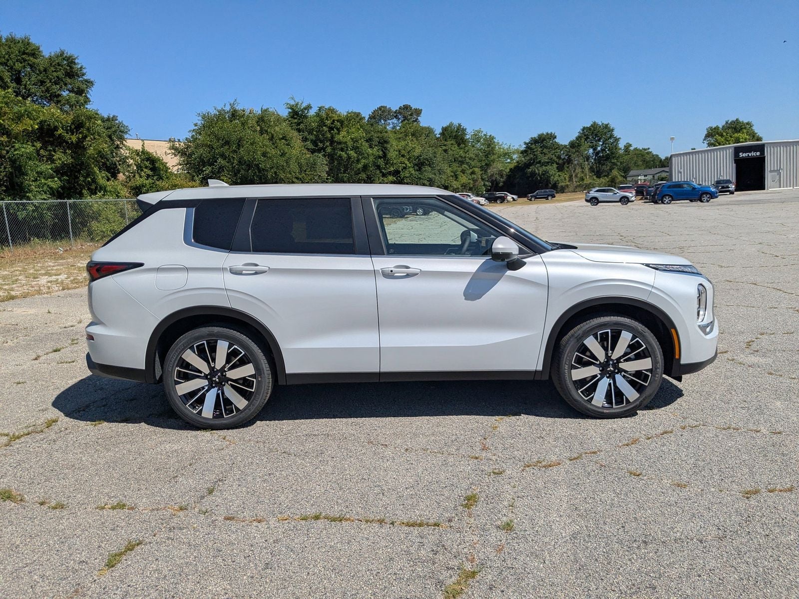 2026 Mitsubishi Outlander Base