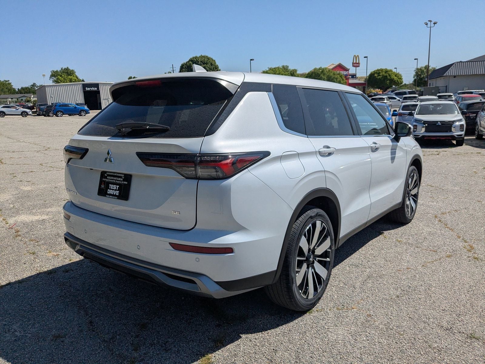 2026 Mitsubishi Outlander Base