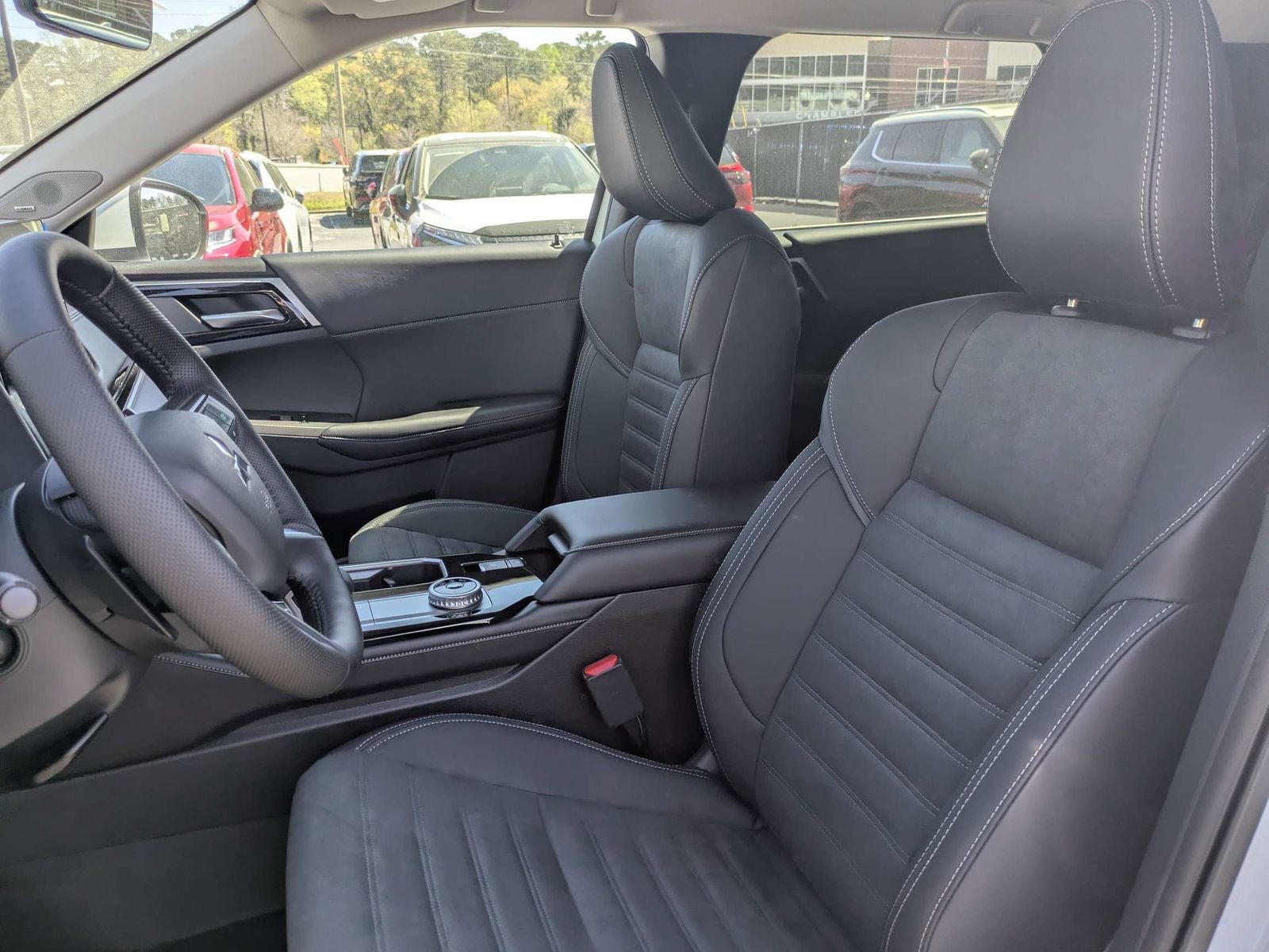 2026 Mitsubishi Outlander Base