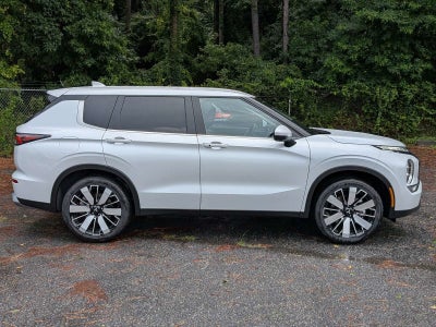 2026 Mitsubishi Outlander SE