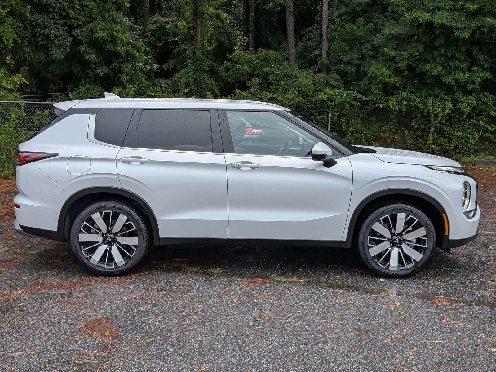 2026 Mitsubishi Outlander SE