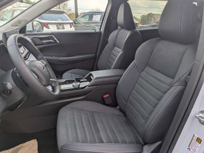 2026 Mitsubishi Outlander SE