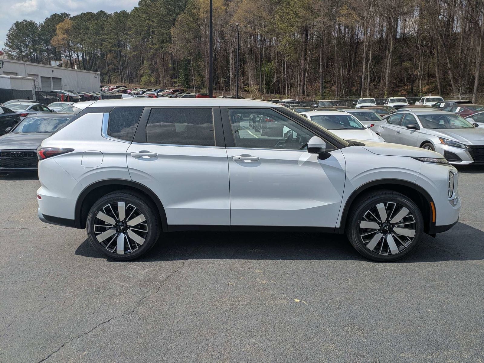 2026 Mitsubishi Outlander SE