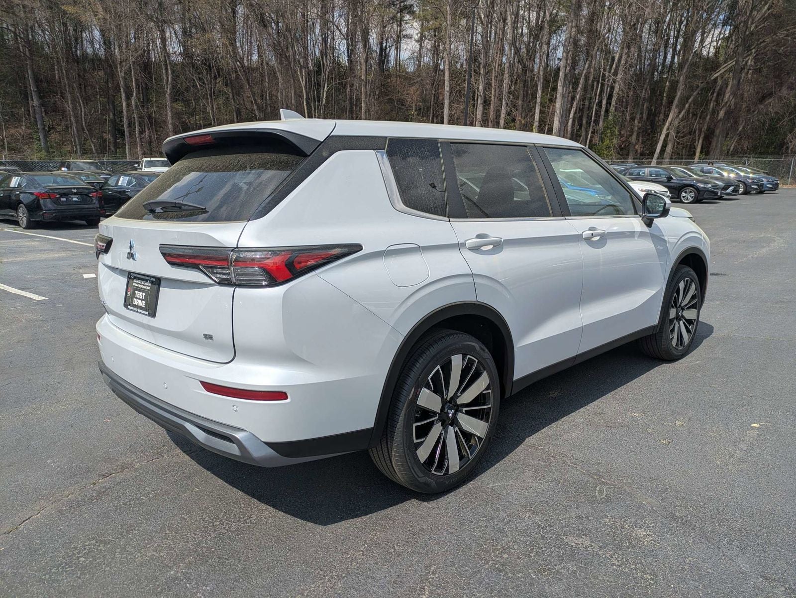 2026 Mitsubishi Outlander SE