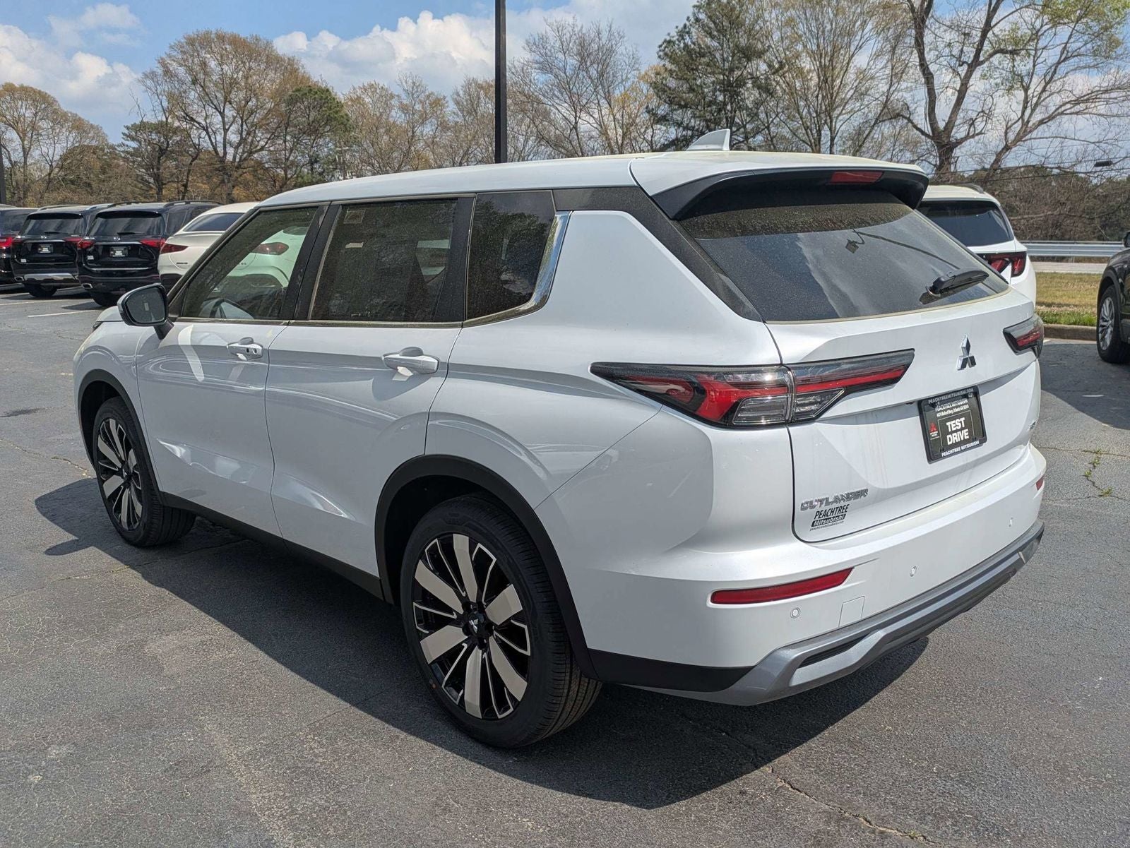 2026 Mitsubishi Outlander SE