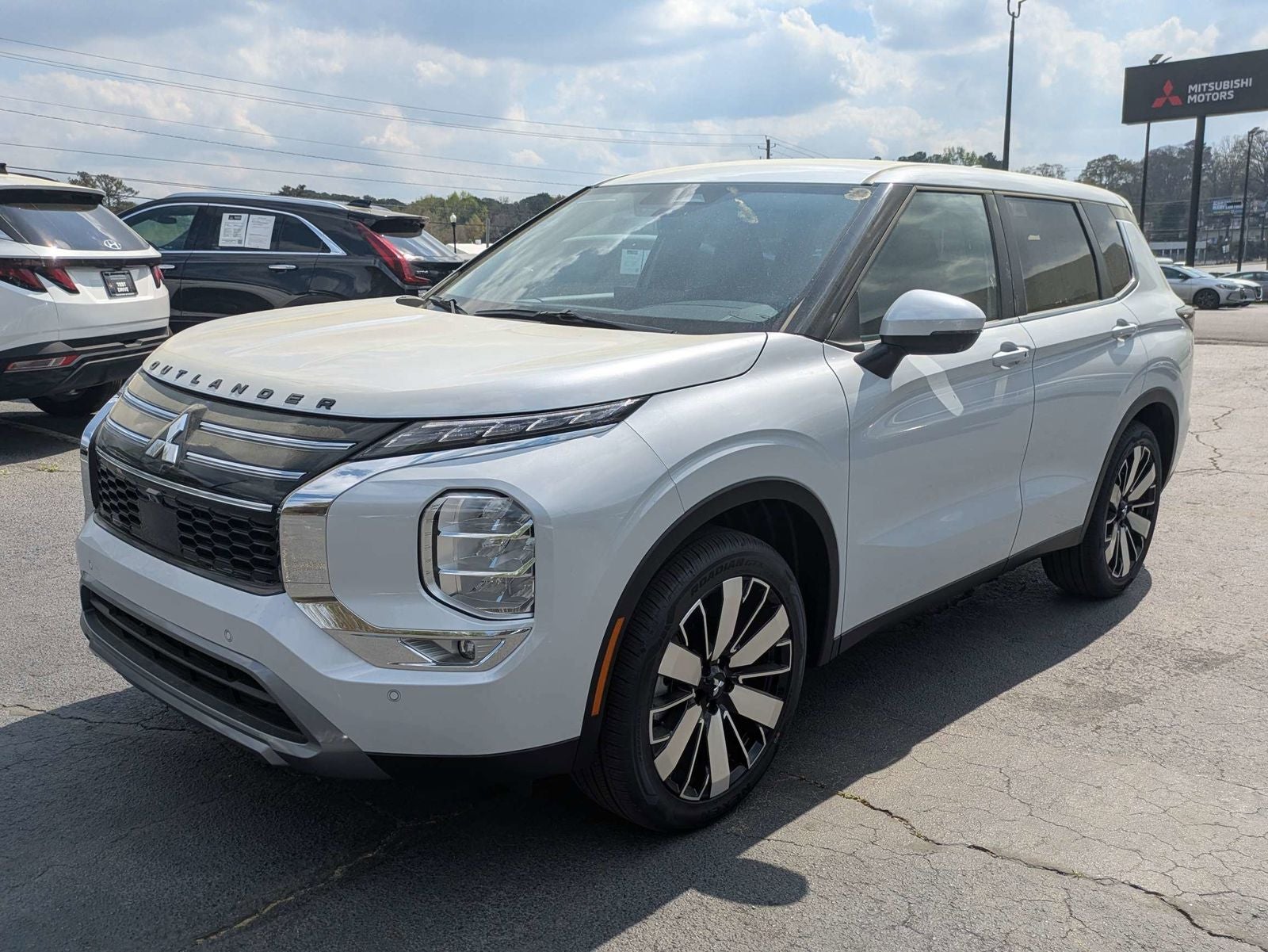 2026 Mitsubishi Outlander SE