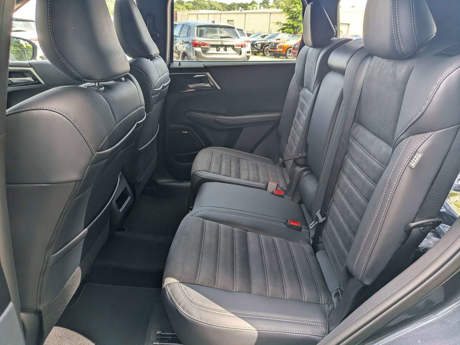 2026 Mitsubishi Outlander LE