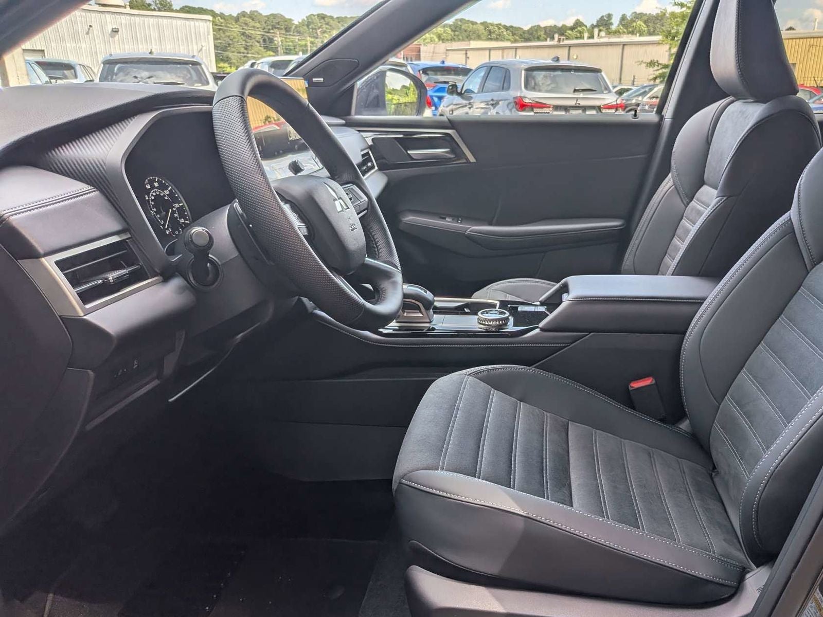 2026 Mitsubishi Outlander LE